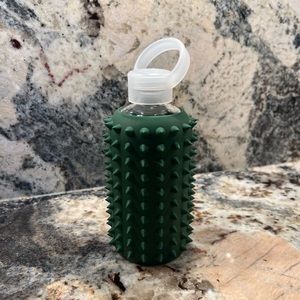 Bkr spiked 16 oz glass water bottle green